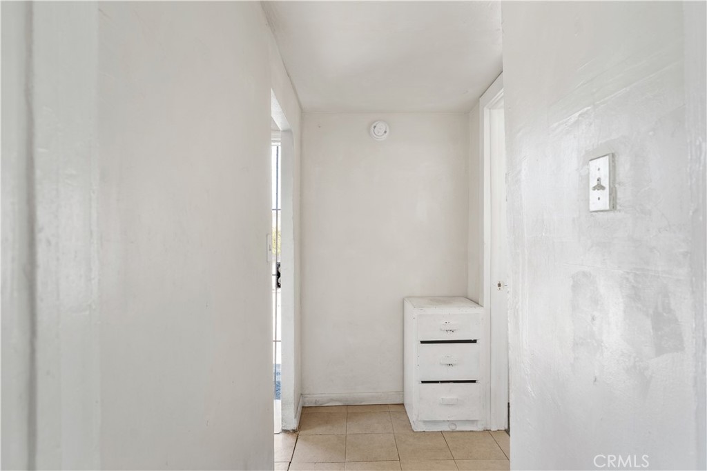 https://media.crmls.org/medias/ebc972e9-5d64-4998-9c25-29e16ff43939.jpg?preset=X-Large