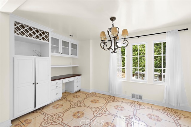 1181 Old Mill Rd, San Marino CA: https://media.crmls.org/medias/ebcaf3ba-f873-4a4a-9440-4eb2d502a623.jpg
