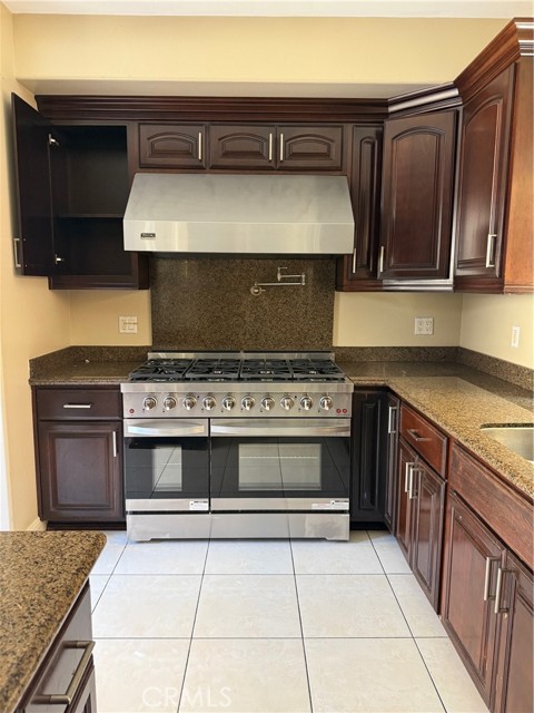703 California Street, Huntington Beach CA: https://media.crmls.org/medias/ebcb0b2f-c1ed-4cac-ba8b-cac3ee734ff9.jpg