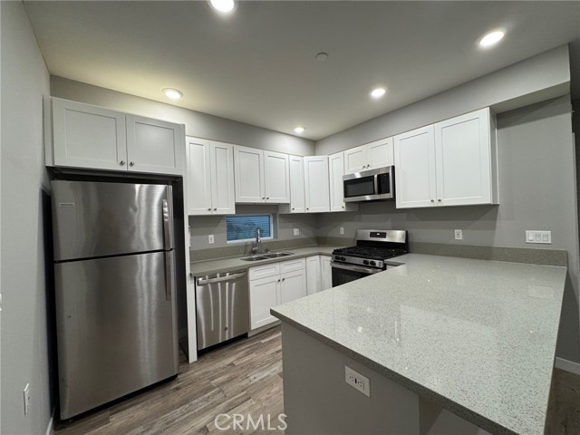 Detail Gallery Image 8 of 23 For 623 N Normandie Ave, Los Angeles,  CA 90004 - 4 Beds | 4 Baths