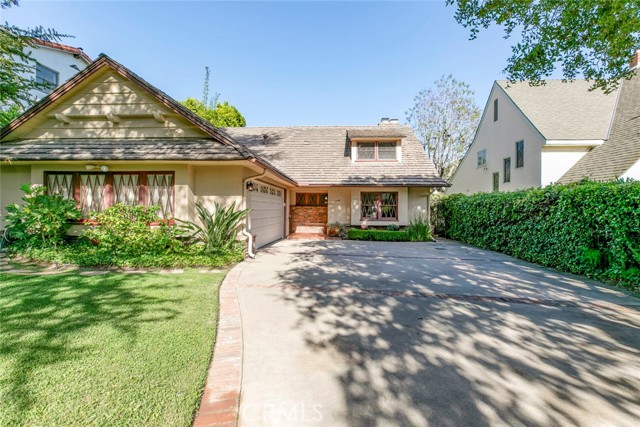 1558 Hillcrest Avenue, Glendale CA: https://media.crmls.org/medias/ebcb5115-6216-4b5a-8a78-4bdb9ef6212b.jpg