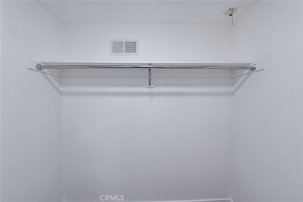 https://media.crmls.org/medias/ebcb5d4f-0f70-40c9-ad22-2e3c968da190.jpg?preset=X-Large