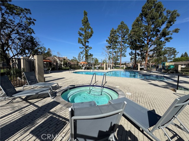 18 Snapdragon, Irvine CA: https://media.crmls.org/medias/ebcc4d3b-4b4e-473f-b1f3-8f3503c67922.jpg