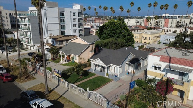 Detail Gallery Image 3 of 15 For 210 N Berendo St, Los Angeles,  CA 90004 - – Beds | – Baths