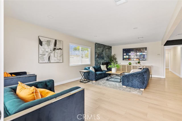 Detail Gallery Image 4 of 38 For 13502 Jackson St, Westminster,  CA 92683 - 5 Beds | 3 Baths