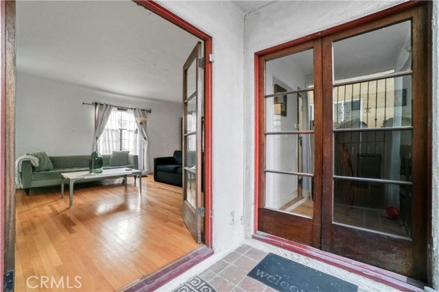 102 Bonito Avenue, Long Beach CA: https://media.crmls.org/medias/ebcd7c02-1684-44b4-866a-29b0afaba204.jpg