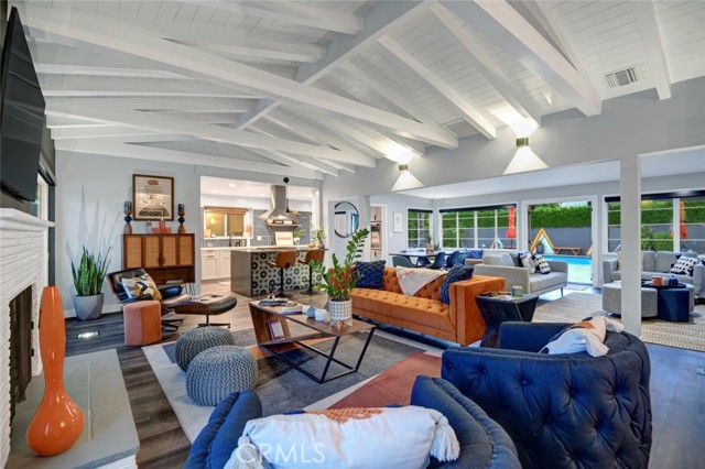 1645 S Sunrise Way, Palm Springs CA: https://media.crmls.org/medias/ebcec150-b7dc-4193-9629-41584d5a847e.jpg