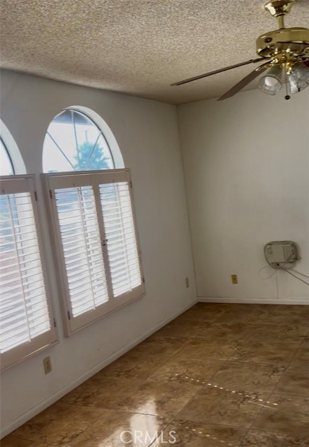 446 Camino Corto, San Jacinto CA: https://media.crmls.org/medias/ebcee8ed-d3e4-4de3-90b7-bffc94f3f9f8.jpg