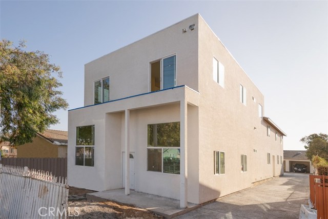 9516 S Hoover St, Los Angeles, CA 90044