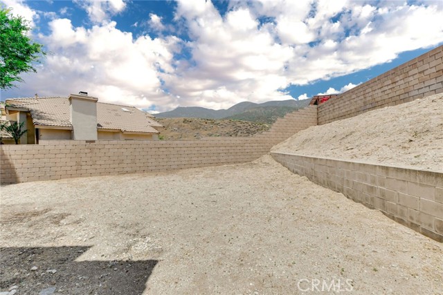 5575 Osborne Court, San Bernardino CA: https://media.crmls.org/medias/ebcfd09e-0561-4e0d-b4f7-bc8c2242203e.jpg