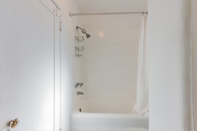 Detail Gallery Image 20 of 43 For 128 S Harper, Los Angeles,  CA 90048 - 3 Beds | 2 Baths