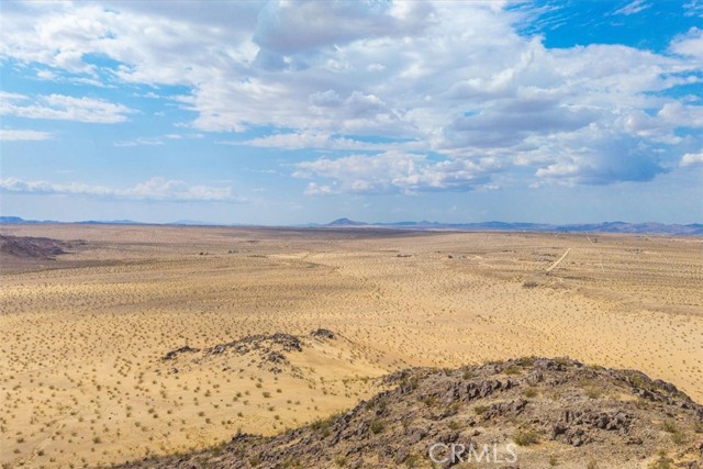 67859 Valle Vista Road, 29 Palms CA: https://media.crmls.org/medias/ebd27ba9-e7af-45c1-b327-c339a9c24b7e.jpg