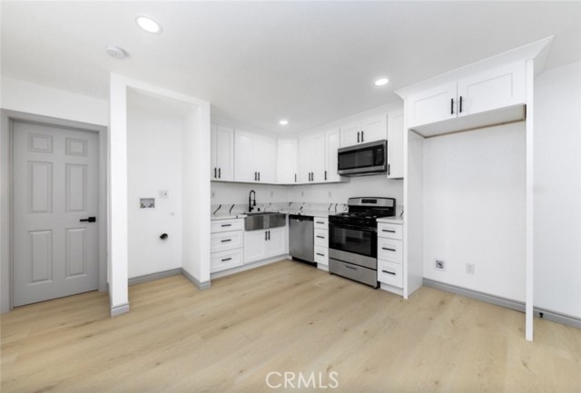 Detail Gallery Image 5 of 6 For 10 1/2 W Trafford St, Long Beach,  CA 90805 - 1 Beds | 1 Baths