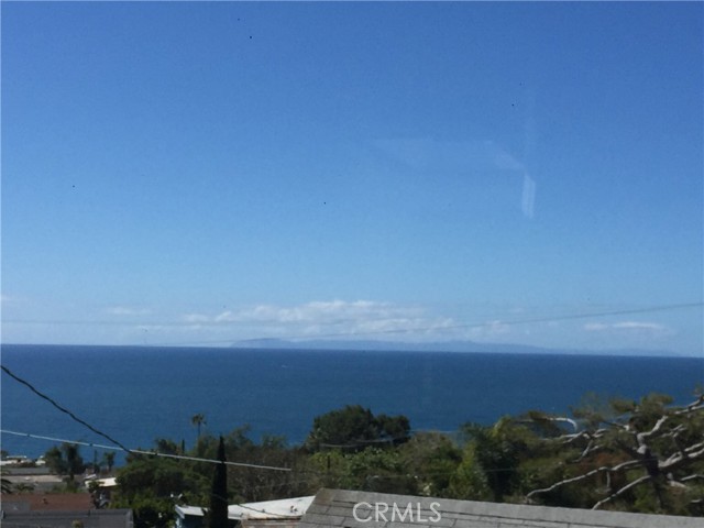 31501 Burnside Place, Laguna Beach CA: https://media.crmls.org/medias/ebd66214-a743-4189-8716-806b51642479.jpg