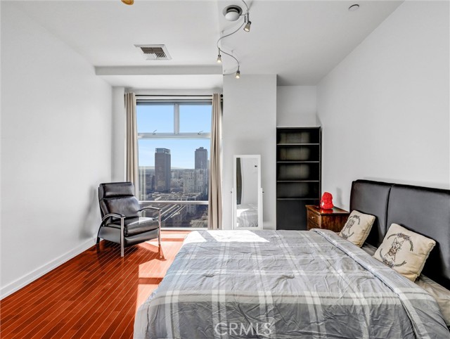 Detail Gallery Image 24 of 32 For 801 S Grand Ave #1812,  Los Angeles,  CA 90017 - 2 Beds | 2 Baths