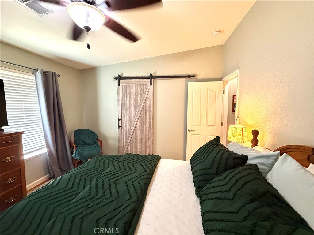 https://media.crmls.org/medias/ebd68a3d-5f7f-4900-962d-c3b7b04fb469.jpg?preset=X-Large