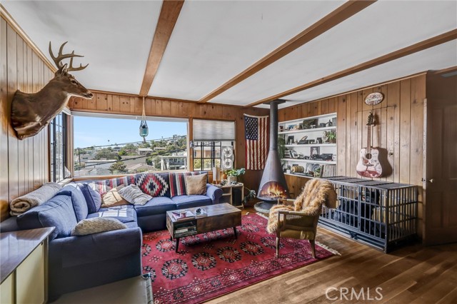 266 Grandview, Laguna Beach CA: https://media.crmls.org/medias/ebd7a884-2486-4ec1-bd75-acf21e1cf1ac.jpg