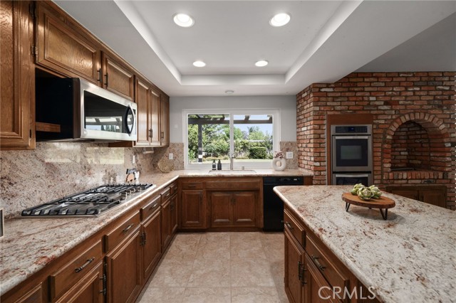 23761 Singapore Street, Mission Viejo CA: https://media.crmls.org/medias/ebd92f6f-b94a-44e7-b832-0febb1d6ede0.jpg