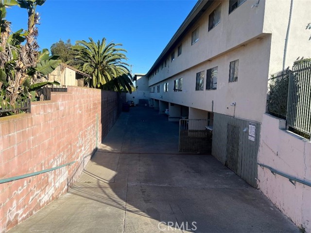 Detail Gallery Image 9 of 9 For 1451 W 105th St #2,  Los Angeles,  CA 90047 - 2 Beds | 1 Baths