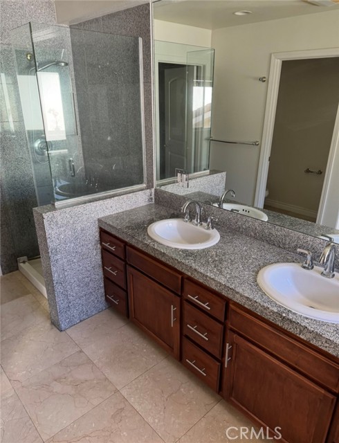 Detail Gallery Image 10 of 14 For 10007 White Oak, Northridge,  CA 91325 - 5 Beds | 5 Baths