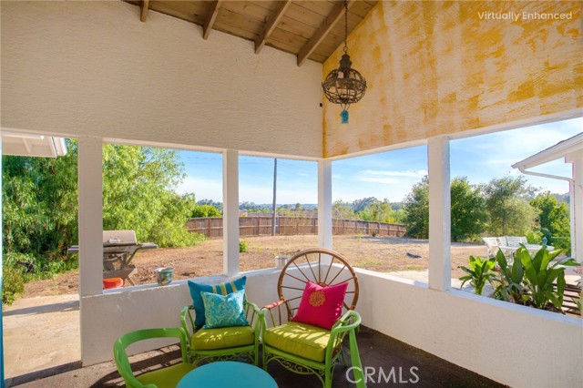 711 Tumble Creek Lane, Fallbrook CA: https://media.crmls.org/medias/ebdbed10-7b6a-470f-9b55-f027399c4611.jpg