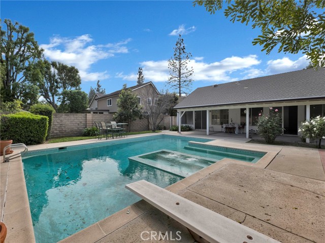 Front Image Thumbnail for CRSR26054022