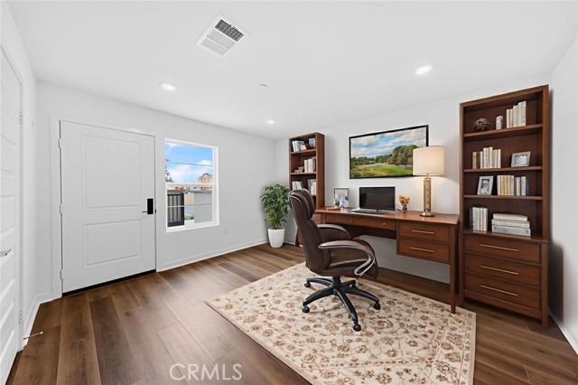 Detail Gallery Image 3 of 26 For 557 via Vallarta, Camarillo,  CA 93012 - 3 Beds | 2/2 Baths