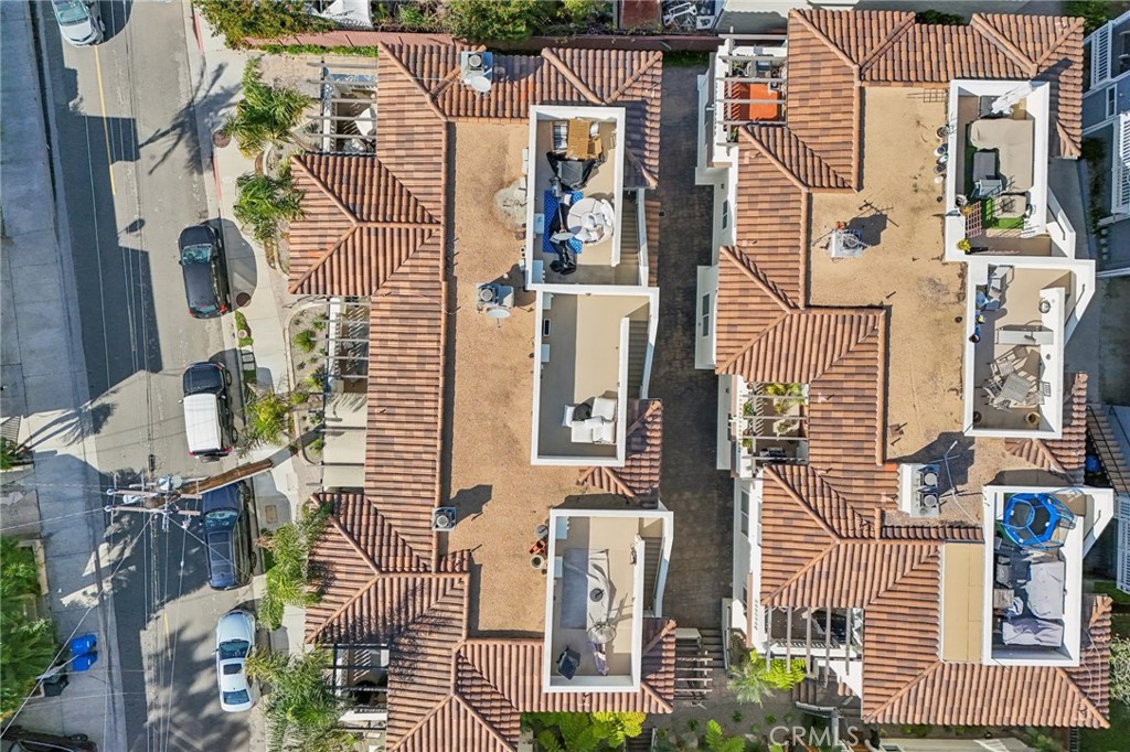 https://media.crmls.org/medias/ebdd493d-241b-467c-9369-ab42a4a5b7d4.jpg?preset=X-Large
