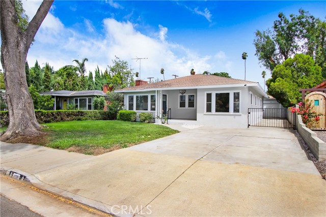 4061 Maplewood pl, Riverside CA: https://media.crmls.org/medias/ebdd8948-f7cf-4661-a5d2-73d0702660b0.jpg