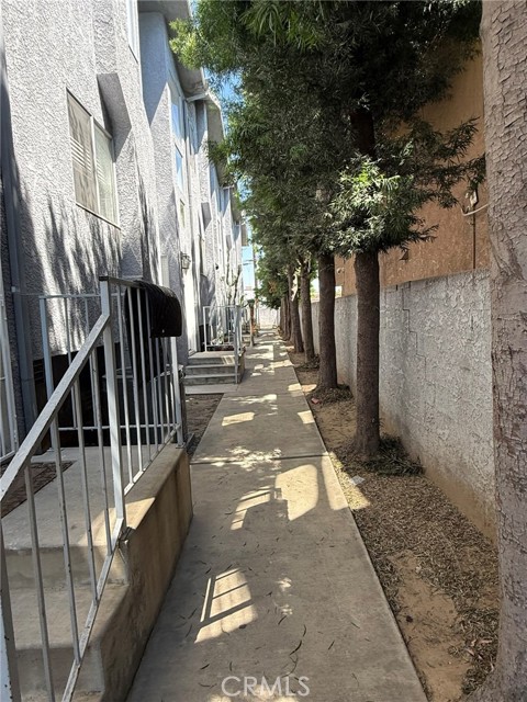 Detail Gallery Image 2 of 12 For 1067 252nd St #7,  Harbor City,  CA 90710 - 3 Beds | 2/1 Baths