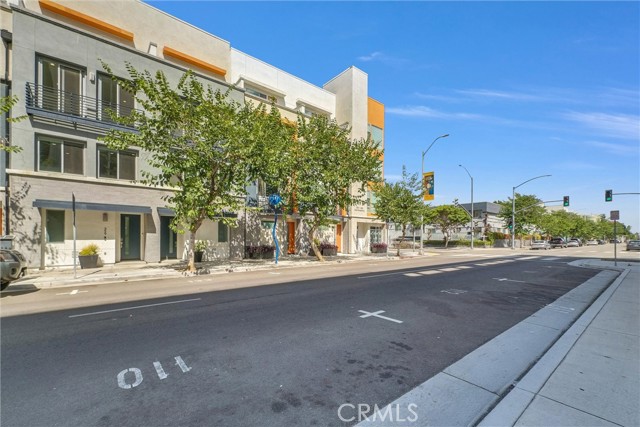 Detail Gallery Image 2 of 29 For 359 E Broadway, Long Beach,  CA 90802 - 2 Beds | 2/1 Baths