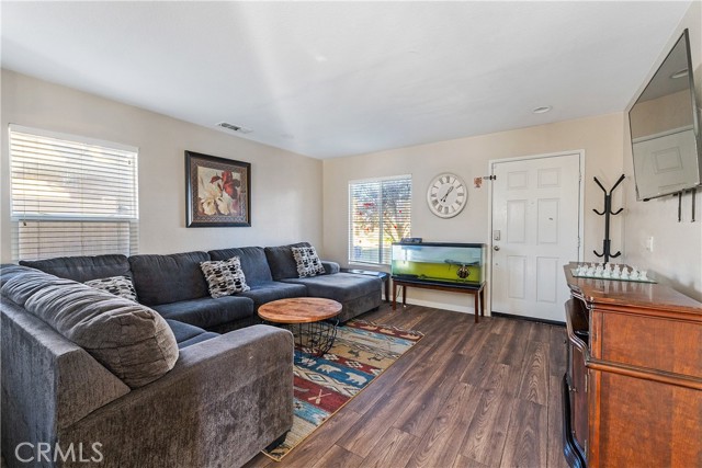 Detail Gallery Image 5 of 41 For 14626 Crossing Trl, Victorville,  CA 92394 - 3 Beds | 2/1 Baths