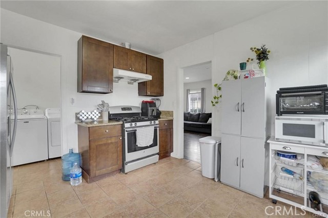 Detail Gallery Image 8 of 19 For 1303 1305 E Kingsley Ave, Pomona,  CA 91767 - 4 Beds | 2 Baths