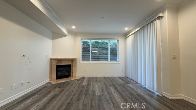 Detail Gallery Image 14 of 32 For 414 E Valencia Ave #111,  Burbank,  CA 91501 - 3 Beds | 3 Baths