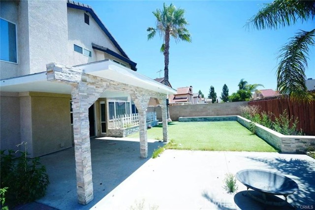 Detail Gallery Image 4 of 26 For 17233 Cerritos St, Fontana,  CA 92336 - 4 Beds | 3 Baths