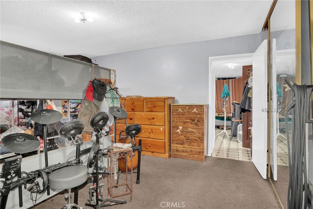 https://media.crmls.org/medias/ebe1e88f-3211-486b-a98e-ce5e445ea9ac.jpg?preset=X-Large