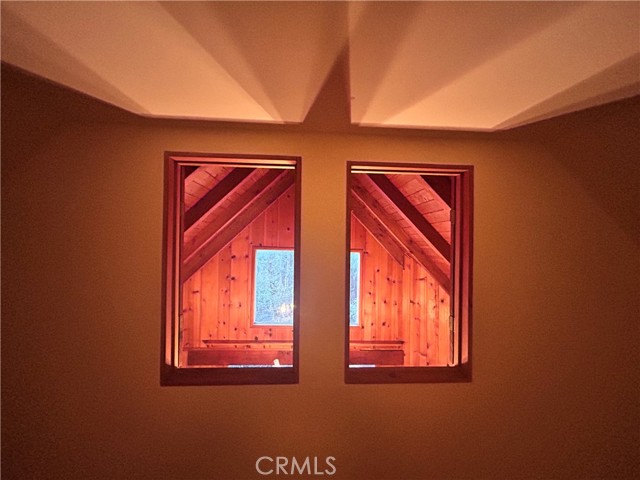 Detail Gallery Image 9 of 12 For 23412 Knapps Cutoff, Crestline,  CA 92325 - 3 Beds | 2/1 Baths