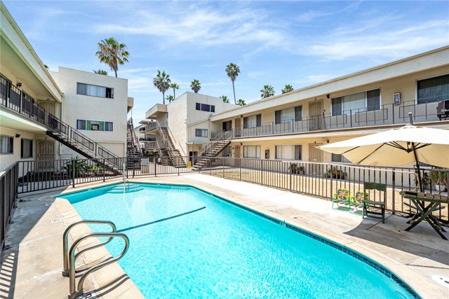 3430 Elm Avenue, Long Beach CA: https://media.crmls.org/medias/ebe2cb52-cd14-4426-99cb-2dabc22287da.jpg