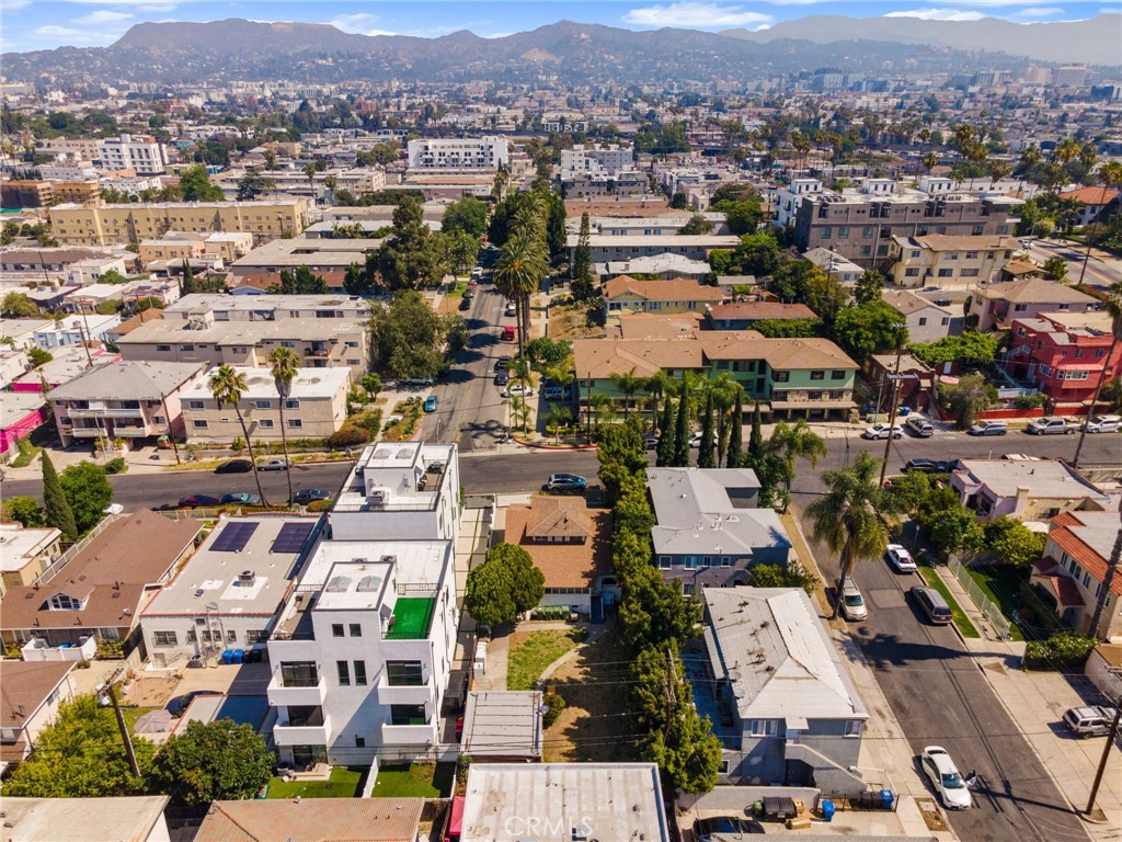 https://media.crmls.org/medias/ebe2f3bc-aacd-472b-b538-181038614f41.jpg?preset=X-Large