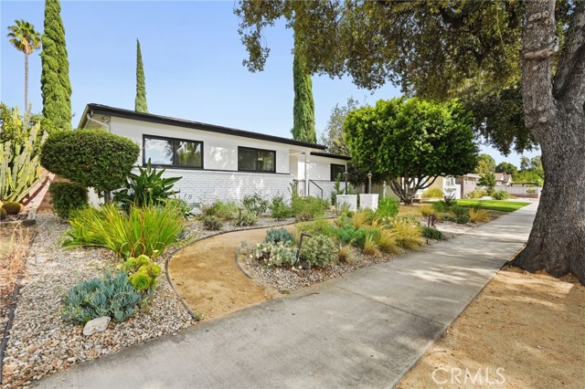 Detail Gallery Image 3 of 37 For 6556 Corbin Ave, Reseda,  CA 91335 - 4 Beds | 2 Baths