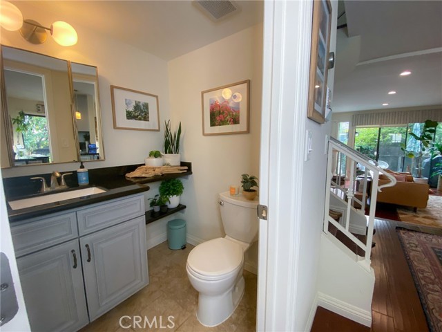 Detail Gallery Image 6 of 26 For 4218 Troost #15,  Studio City,  CA 91604 - 3 Beds | 3 Baths