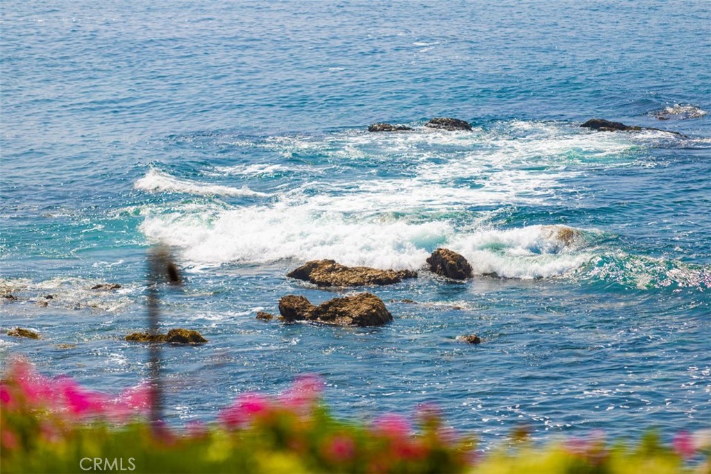 https://media.crmls.org/medias/ebe44e96-1adc-4fb5-8b14-3ddd54951c58.jpg?preset=X-Large
