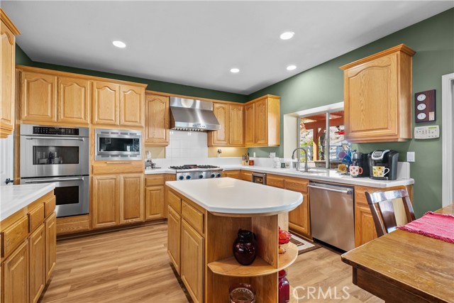 15355 Michael Crest Drive, Canyon Country CA: https://media.crmls.org/medias/ebe45e0d-54bc-44db-808f-138ea723c4f0.jpg
