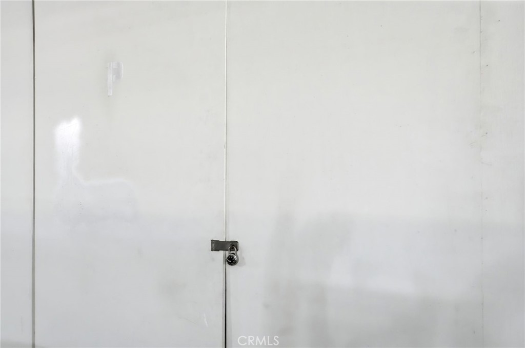 https://media.crmls.org/medias/ebe47e61-ab5c-4653-b08f-d8bb3aa733e8.jpg?preset=X-Large