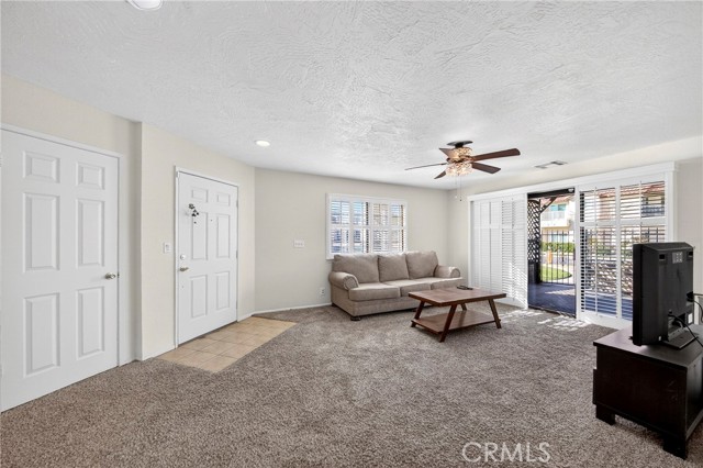 Detail Gallery Image 10 of 32 For 11620 Locust, Apple Valley,  CA 92308 - 2 Beds | 2 Baths