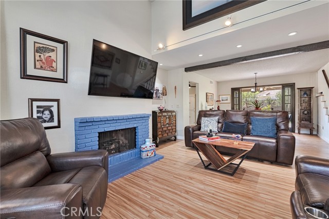 Detail Gallery Image 10 of 59 For 29857 Wistaria Valley, Canyon Country,  CA 91387 - 3 Beds | 3 Baths