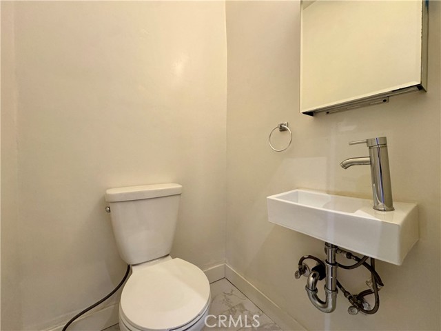 Detail Gallery Image 9 of 13 For 1216 N Kenmore Ave #3,  Los Angeles,  CA 90029 - 2 Beds | 1/1 Baths