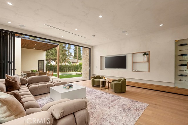 Detail Gallery Image 18 of 58 For 5525 Carpenter Ave, Valley Village,  CA 91607 - 5 Beds | 6/1 Baths