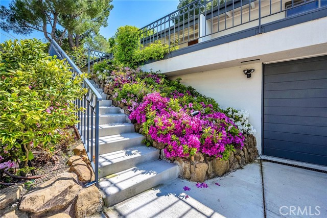 3521 Stonewood Drive, Sherman Oaks CA: https://media.crmls.org/medias/ebe84db9-bd94-4344-8994-9d029ab8c112.jpg