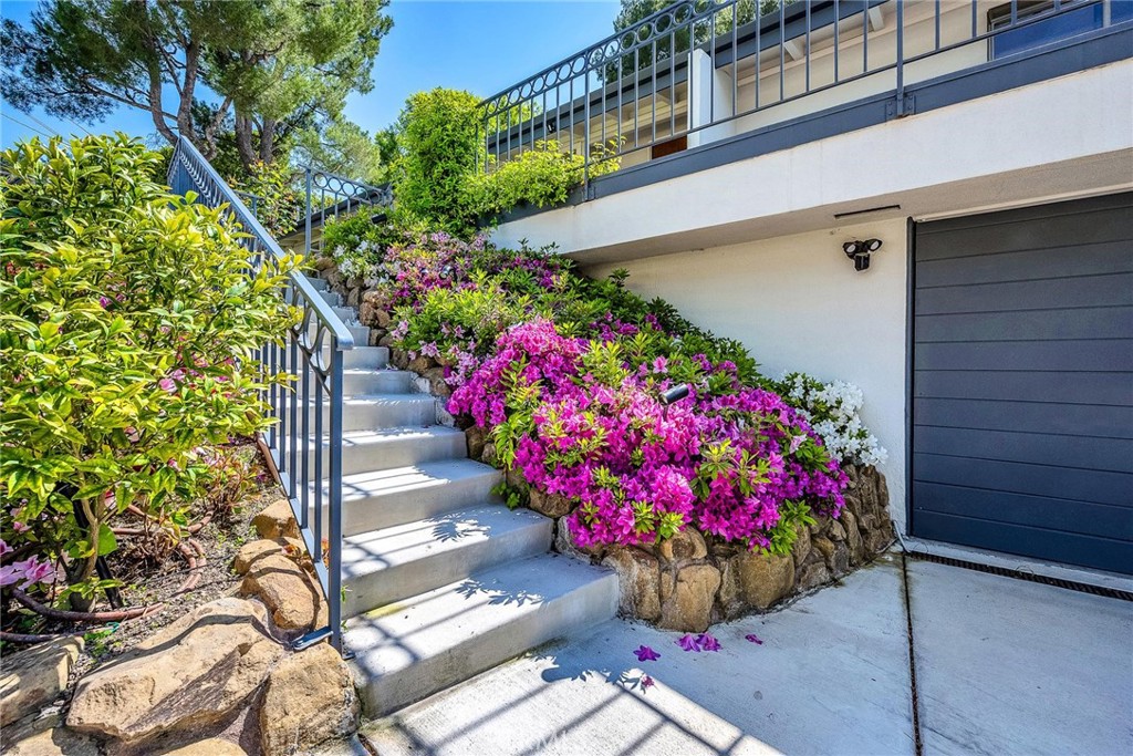 3521 Stonewood DriveSherman Oaks image #19